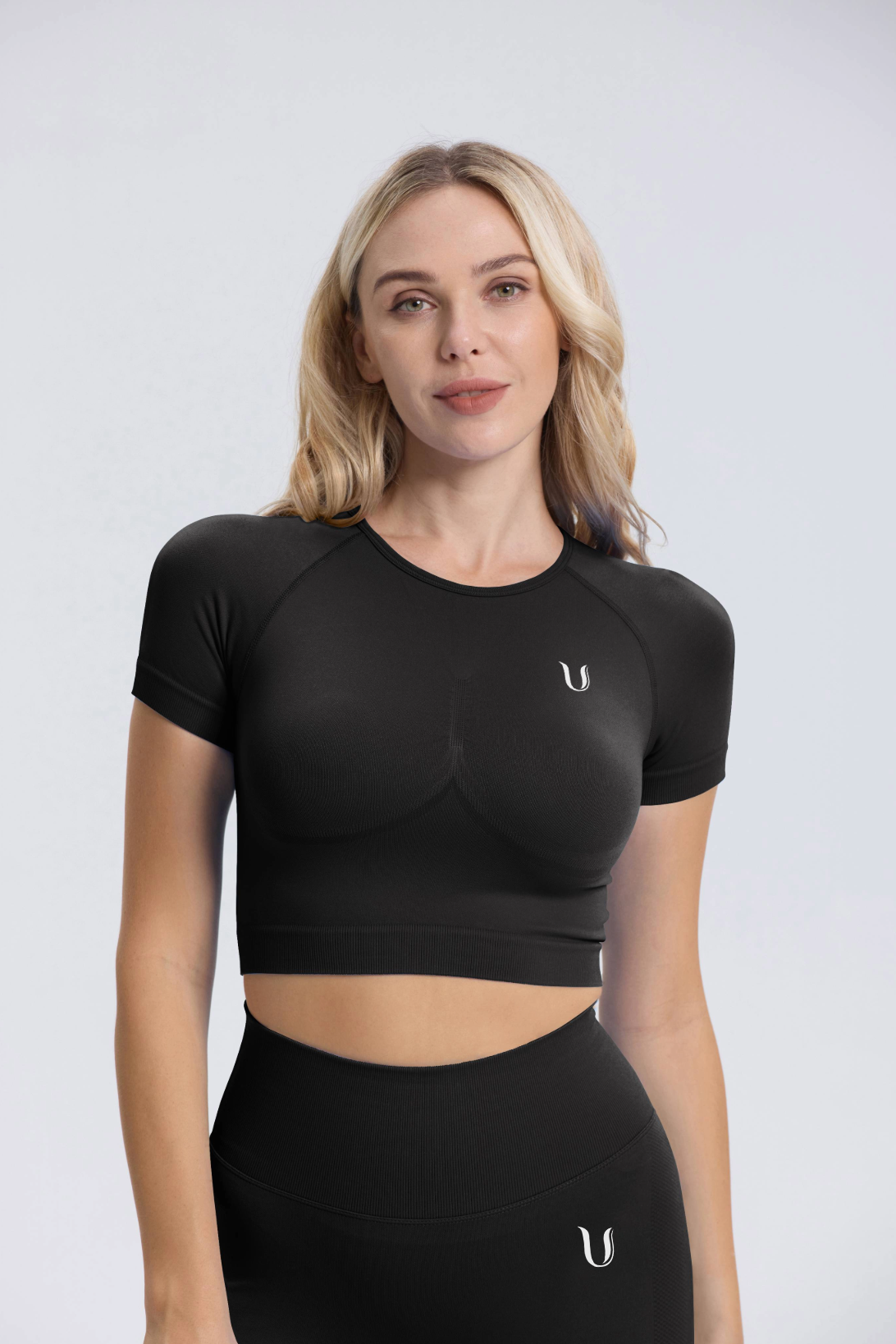 Leonie | Camiseta Crop Top Manga Corta - Negro