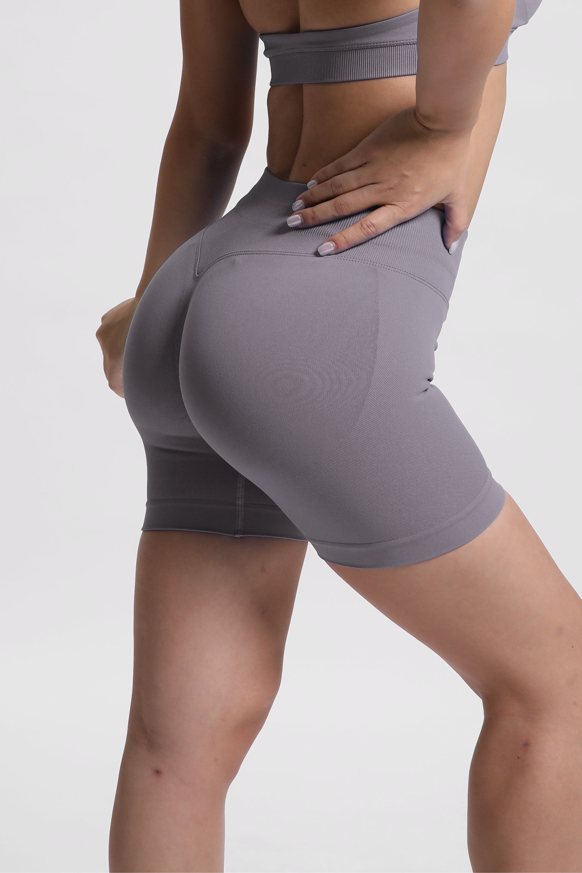 Beau | High Performance Short - Grau